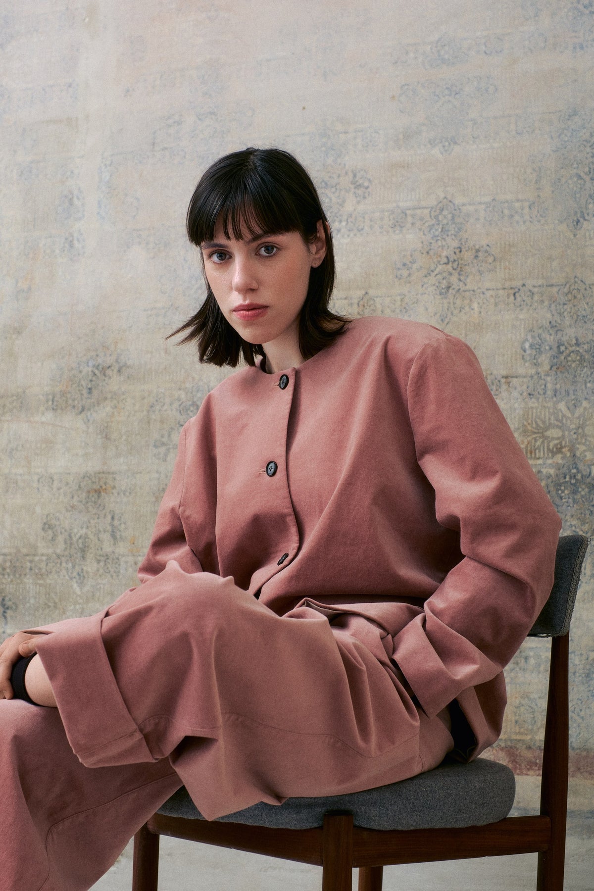 muku Fall / Winter 2026–27 ピンクベルベットのルック